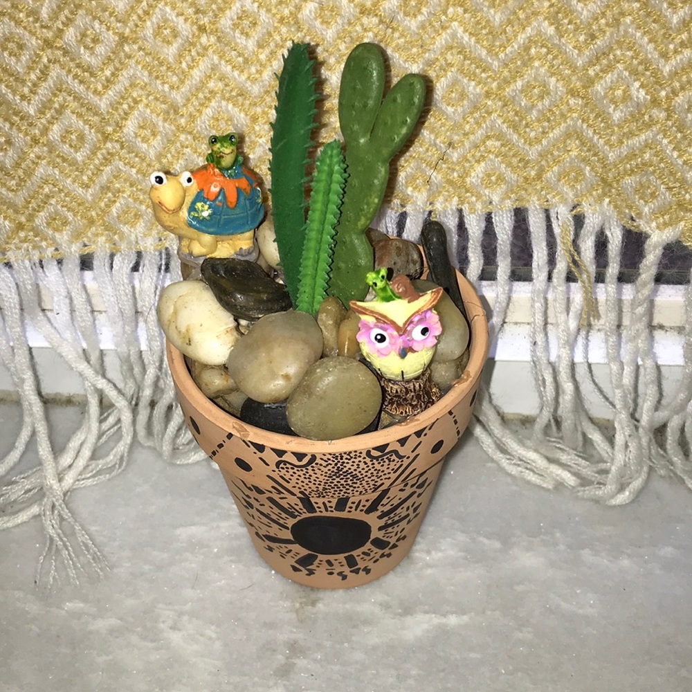 Fake plant / succulent decor